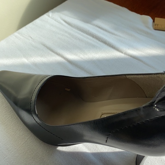 Nine West N-Chanting Black Leather Pumps - Picture 3 of 10